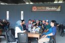 Wakil Bupati dan Ketua DPRD Lingga saat duduk bersama masyarakat | Foto : Zonamu/Arnel