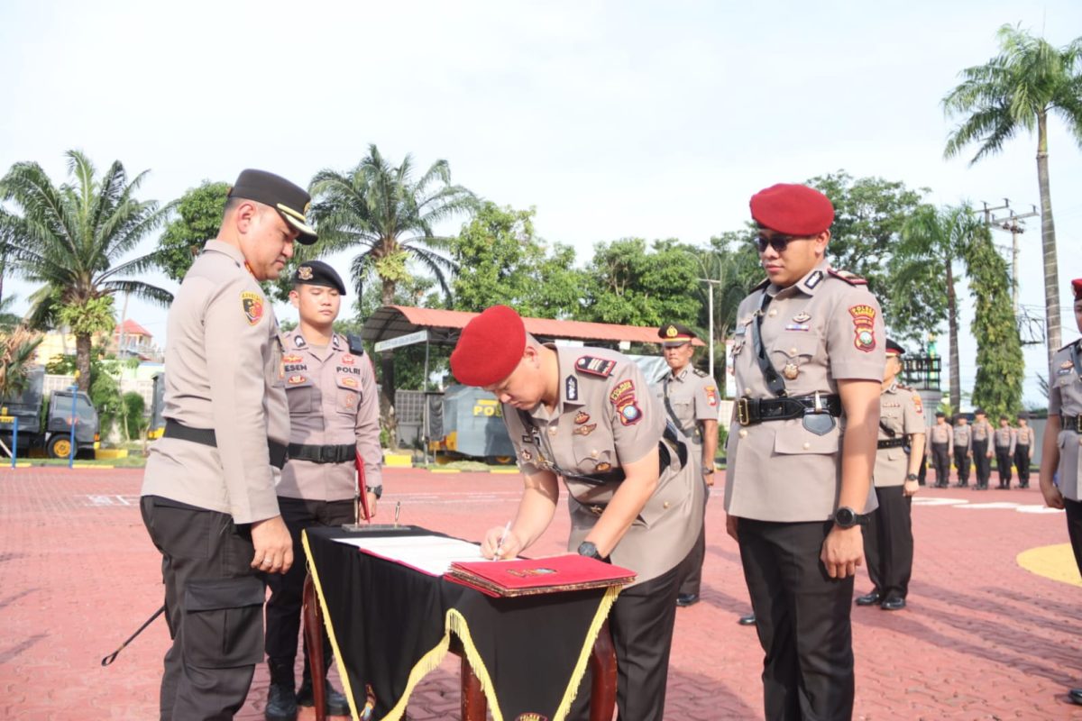 Kapolres Karimun saat pimpin sertijab | Foto : Zonamu/Humas Polres Karimun