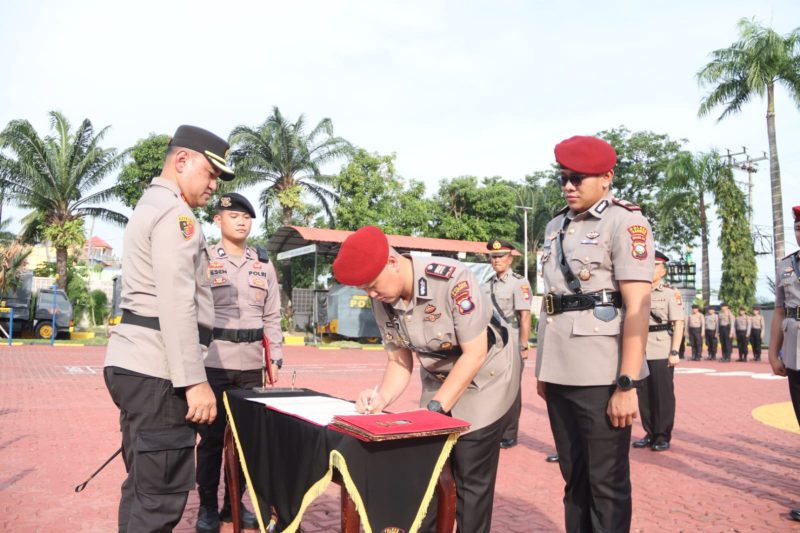 Kapolres Karimun saat pimpin sertijab | Foto : Zonamu/Humas Polres Karimun
