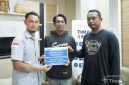 PT Timah serahkan bantuan untuk biaya pengobatan Dazya Adarah Padela | Foto: Zonamu/Humas PT Timah