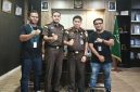 Kajari Lingga saat bersama LMG | Foto : Zonamu/Wandi