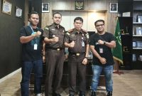 Kajari Lingga saat bersama LMG | Foto : Zonamu/Wandi