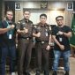 Kajari Lingga saat bersama LMG | Foto : Zonamu/Wandi