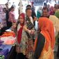 Ketua Dekranasda Kota Batam Erlita Amsakar Ahmad saat mengenakn tudung manto | Foto : Zonamu/Wandi