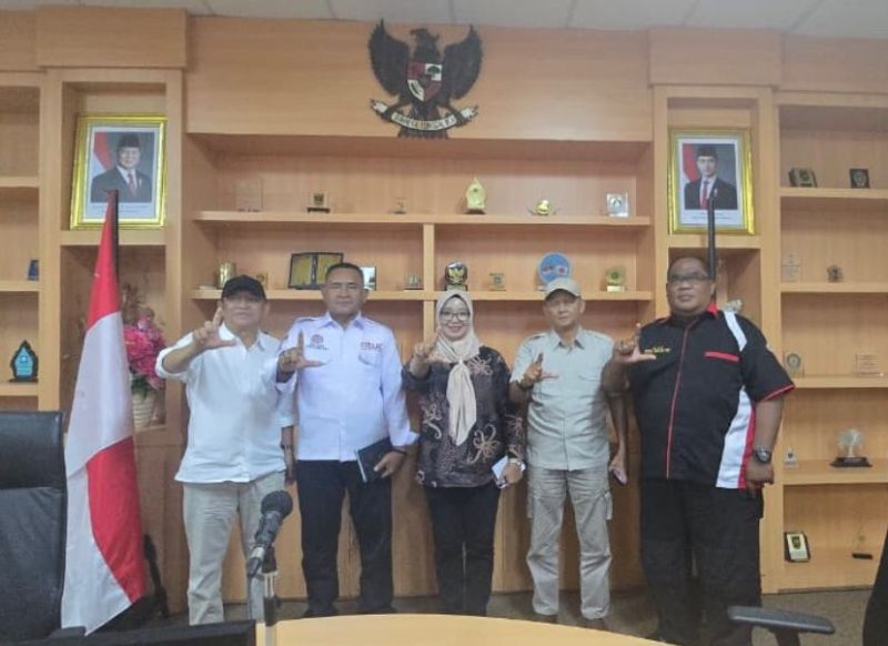 Ketua DPRD Lingga Maya Sari saat melakukan audiensi di Pemprov Kepri terkait pertambangan Rakyat | Foto : Zonamu/Ist
