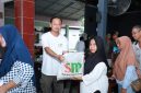 PT Singkep Putra Perkasa Rutin Berbagi Sembako Usai Panen Udang | Foto : Zonamu/Fikri
