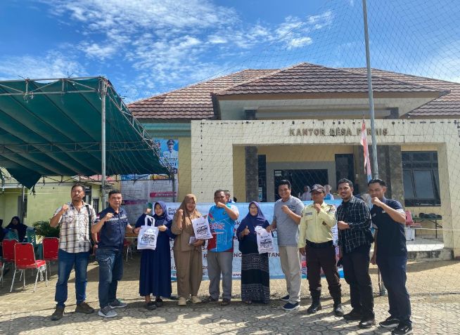 Warga Permis, Kabupaten Bangka Selatan Antusias Ikuti Pelayanan Mobil Sehat PT Timah | Foto: Zonamu/Humas PT Timah