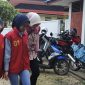 Terdakwa SR saat digiring ke sel tahanan Pengadilan Negeri Tanjungpinang di Dabo Singkep | Foto : Zonamu/Wandi