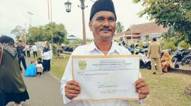 Jasman Warga Dabo yang lulus PPPK meski keterbatasan | Foto : Zonamu/Wandi