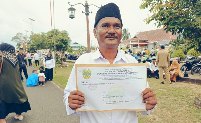 Jasman Warga Dabo yang lulus PPPK meski keterbatasan | Foto : Zonamu/Wandi