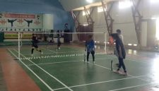 Para atlet bulu tangkis lingga tengah berlatih persiapan Kejuaraan Provinsi Kepri | Foto : Zonamu/Paino