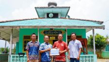 PT Timah menyalurkan bantuan pembangunan Masjid Al-Barokah di Dusun Air Simpur, Desa Pemali, Kecamatan Pemali, Kabupaten Bangka, Provinsi Kepulauan Bangka Belitung | Foto: Zonamu/Humas PT Timah