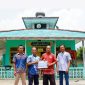 PT Timah menyalurkan bantuan pembangunan Masjid Al-Barokah di Dusun Air Simpur, Desa Pemali, Kecamatan Pemali, Kabupaten Bangka, Provinsi Kepulauan Bangka Belitung | Foto: Zonamu/Humas PT Timah
