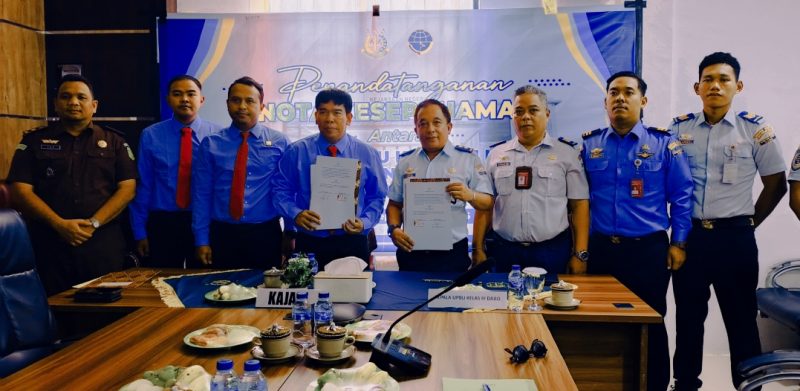 Kejari Lingga dan Bandara Dabo Singkep Teken MoU Bidang Hukum dan Pendampingan | Foto : Zonamu/Wandi