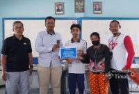 PT Timah Tbk kembali menyalurkan beasiswa pendidikan bagi anak-anak yang berasal dari keluarga berpenghasilan rendah di Pangkalpinang | Foto: Zonamu/Humas PT Timah