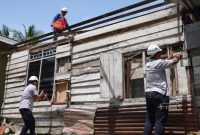 PT Timah Tbk membangun RTLH untuk Aling, warga Desa Padang Baru, Kabupaten Bangka Tengah | Foto: Zonamu/Humas PT Timah
