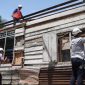 PT Timah Tbk membangun RTLH untuk Aling, warga Desa Padang Baru, Kabupaten Bangka Tengah | Foto: Zonamu/Humas PT Timah