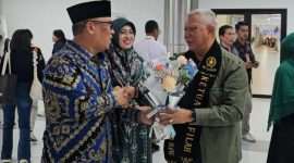 Wagub Nyanyang menyambut Kafilah Kepri di Terminal Kedatangan Bandara Hang Nadim, Batam, | Foto : Zonamu/Ziqri