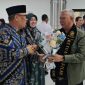 Wagub Nyanyang menyambut Kafilah Kepri di Terminal Kedatangan Bandara Hang Nadim, Batam, | Foto : Zonamu/Ziqri