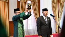 Pengambilan sumpah jabatan Adi Prihantara sebagai Pejabat Fungsional Pengawas Urusan Pemerintahan Daerah Ahli Utama sekaligus Plh Sekdaprov Kepri di Gedung Daerah, Tanjungpinang | Foto : Zonamu/Diskominfo Kepri