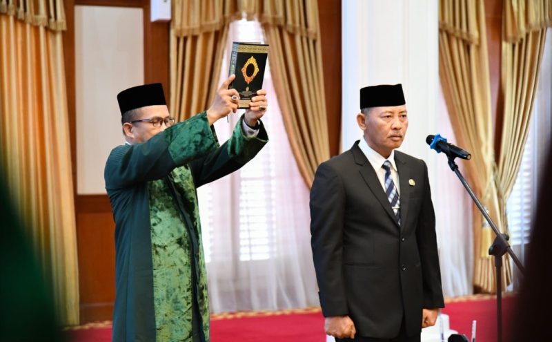 Pengambilan sumpah jabatan Adi Prihantara sebagai Pejabat Fungsional Pengawas Urusan Pemerintahan Daerah Ahli Utama sekaligus Plh Sekdaprov Kepri di Gedung Daerah, Tanjungpinang | Foto : Zonamu/Diskominfo Kepri