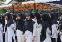 Peringatan hari santri di Dabo Singkep meski daam kondisi hujan | Foto : Zonamu/Wandi