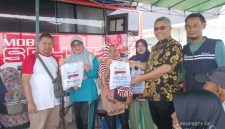 Mobil Sehat PT Timah Tbk hadir menyapa masyarakat di area wisata Bozem, Mentok, Kabupaten Bangka Barat | Foto: Zonamu/Humas PT Timah