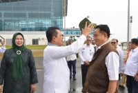 Gubernur Kepri sambut kedatangan Menko Kumham Imipas di Tanjungpinang | Foto : Zonamu/Diskominfo Kepri