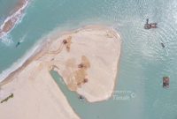 PT Timah keruk Alur Muara Air Kantung, Lingkungan Air Kantung, Kelurahan Sungailiat, Kecamatan Sungailiat, lancatkan akses keluar masuk kapal | Foto: Zonamu/Humas PT Timah