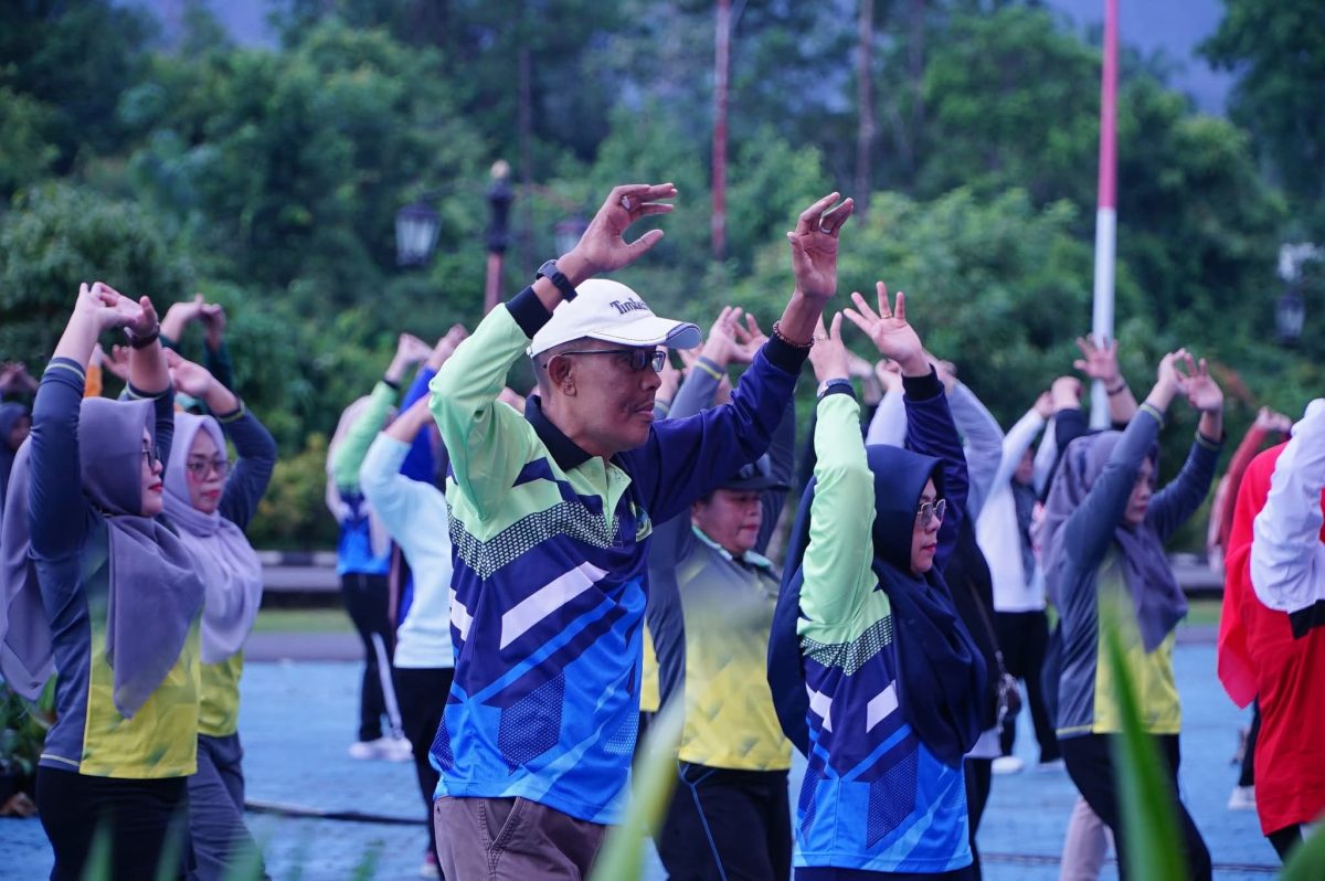 Sekda Lingga Senam Sehat di Hari Jadi Lingga ke-22 | Foto : Zonamu/Diskominfo Lingga