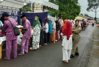 Bazar Sembako Murah di Hari Jadi Lingga ke-22 Disperindagkop Ramaikan Antusias Warga | Foto : Zonamu/Taupik