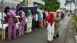 Bazar Sembako Murah di Hari Jadi Lingga ke-22 Disperindagkop Ramaikan Antusias Warga | Foto : Zonamu/Taupik