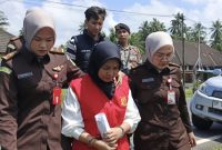 Safaringga saat digiring keruang sidang | Foto : Zonamu/Wandi