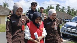 Safaringga saat digiring keruang sidang | Foto : Zonamu/Wandi