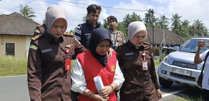 Safaringga saat digiring keruang sidang | Foto : Zonamu/Wandi