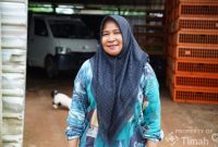 Afriani, owner tempat pemotongan ayam CV Karimah Amanah Sejahtera yang dibina oleh PT Timah Tbk | Foto: Zonamu/Humas PT Timah