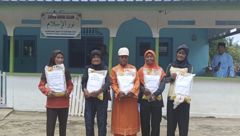 Sebanyak 83 Paket Beras Dari Sahabat Lama untuk Warga KAT di Sungai Buluh | Foto : Zonamu/Wandi