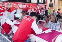 PT Timah perkuat akses kesehatan di lingkar tambang dengan menghadirkan Mobil Sehat | Foto: Zonamu/Humas PT Timah