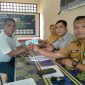 PT Pos Salurkan Bansos Kemensos Tunai kepada 107 KPM di Dabo Lama | Foto : Zonamu/Harie