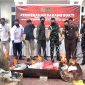 Kepala Kejaksaan Negeri Karimun, Denny Wicaksono bersama sejumlah instansi terkait, memusnahkan barang bukti rokok ilegal dengan cara dibakar hingga menjadi abu | Foto: Ami