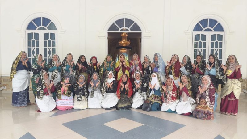 kegiatan pembinaan mutu pengrajin yaitu Tudung Manto | Foto : Zonamu/Diskominfo Lingga