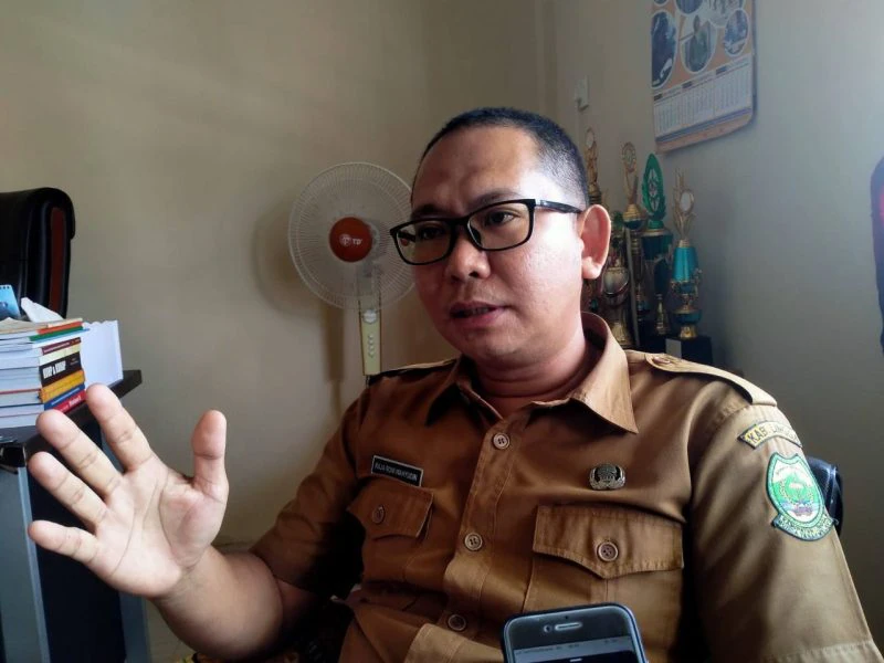 Lurah Sungai Lumpur Raja Roni Wahyudin | Foto : Zonamu/Wandi