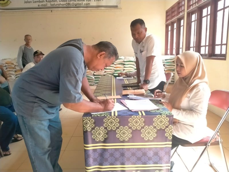 Kelurahan Dabo Lama Salurkan Bantuan Keuangan Khusus Provinsi Kepri | foto : Zonamu/Harie