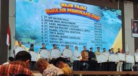 PT Timah Tbk terima penghargaan dari Pemerintah Provinsi Kepulauan Riau sebagai salah satu wajib pajak yang taat dalam membayar Pajak Air Permukaan tahun 2025  | Foto: Zonamu/Humas PT Timah