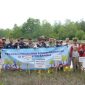 PT Timah bersama pemerintah dan masyarakat menanam 5000 batang mangrove di Kawasan Pantai Takari, Desa Rebo Kabupaten Bangka | Foto: Zonamu/Humas PT Timah