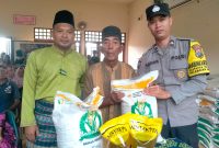 Kelurahan Dabo Lama Salurkan Bantuan Pangan untuk 275 KPM | Foto : Zonamu/Harie