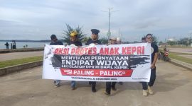 Gerakan Bersama (Geber) Anak Kepri saat menggelar aksi | Foto : Zonamu/Budi