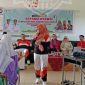 Bunda Genre saat memberikan edukasi kepada para siswa | Foto : Zonamu/Prokopim Lingga