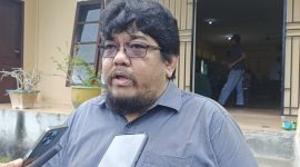Manager Humas PT. Tianshan Alumina Indonesia saat diwawancarai | Foto : Zonamu/Wandi