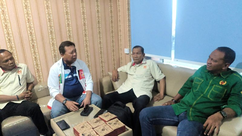 Kedatangan Pengurus Koni Provinsi Kepri disambut baik oleh Sekretaris Koni Karimun, Feri Setiawan | Foto: Ami